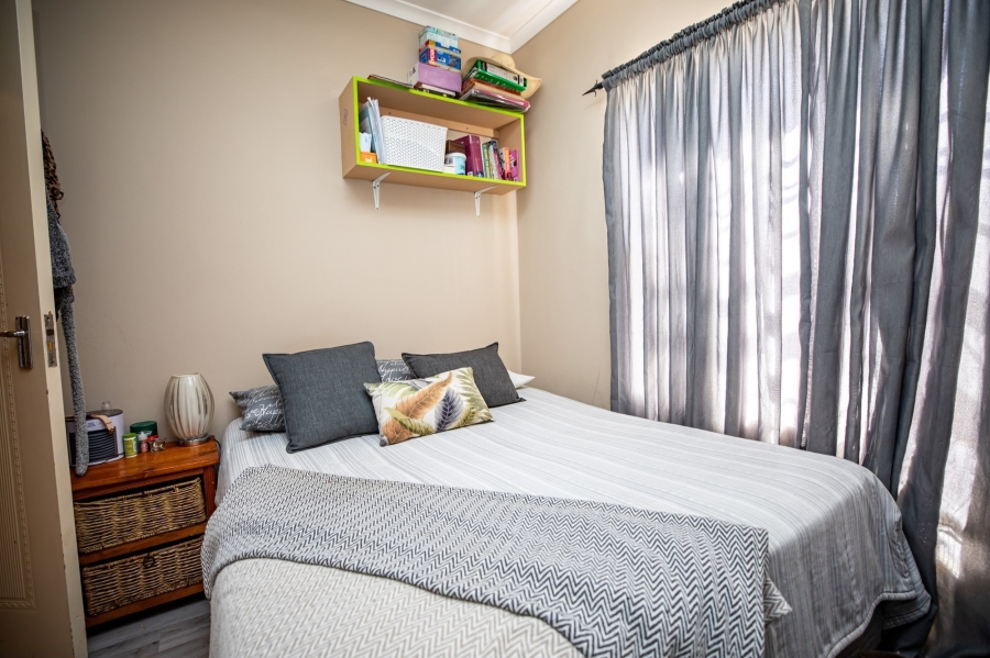 2 Bedroom Property for Sale in De Oude Spruit Western Cape